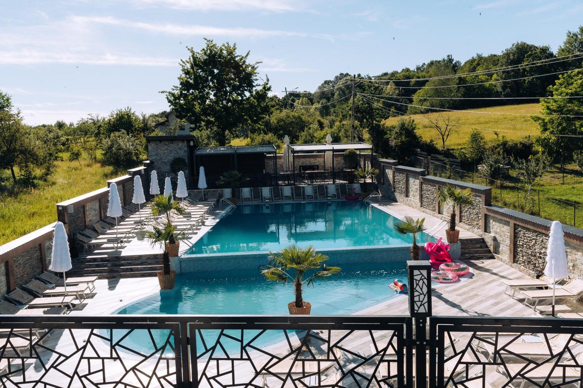 L'Invidia Novaci-Străini Exterior foto